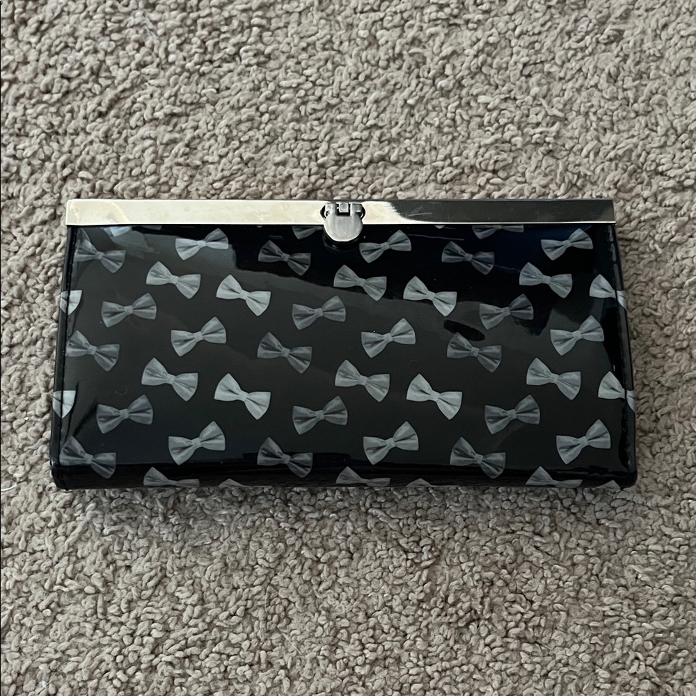 Rue21 Black and Gray Bow Pattern Clutch